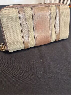 Elegant Two-Tone Brown Zip Wallet